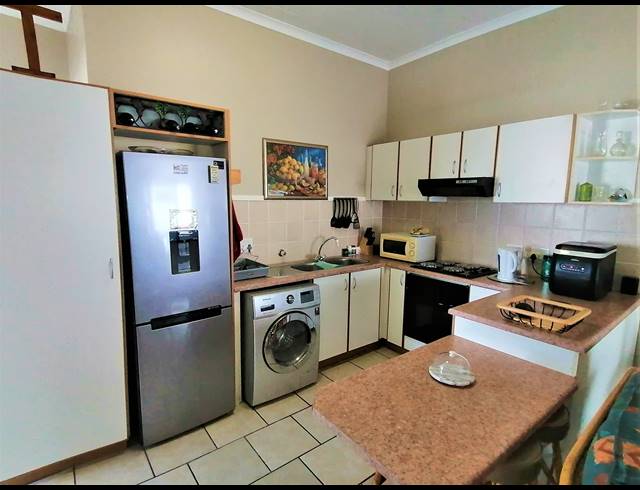 2 BEDROOM TOWNHOUSE FOR SALE IN MARGATE BEACH